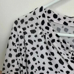 Lily Morgan  four season tunic top w tons of stretch, black on white